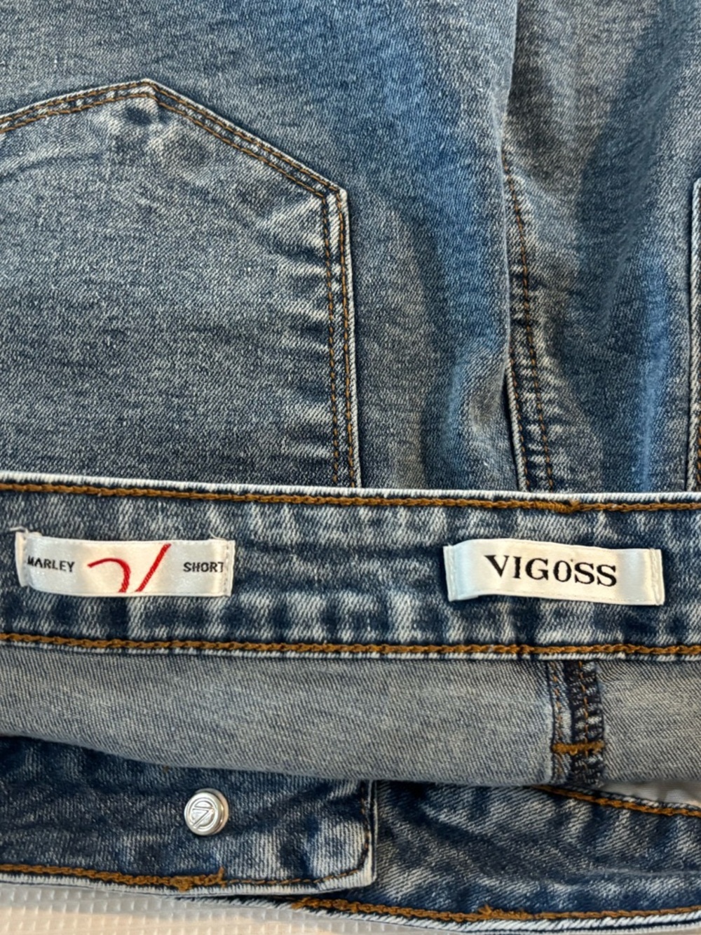 Vigoss Marley Mid Rise Rolled Hem Denim Shorts Size 27 - Picture 3 of 5